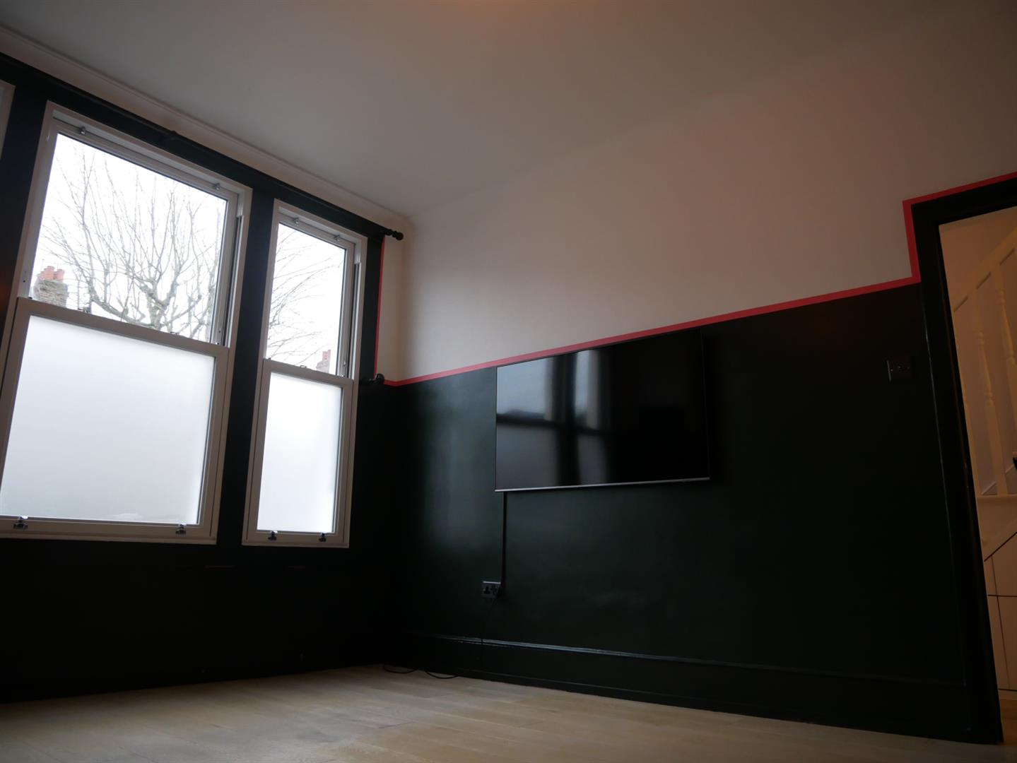 4 bed property in Brampton Road, London